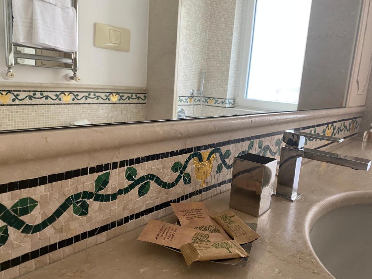 “La Pinta” Elegante Appartamento Al Vomero ナポリ エクステリア 写真
